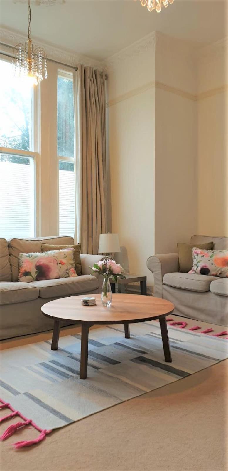 Cosy Garden Flat With Parking In Ealing Broadway * Londra